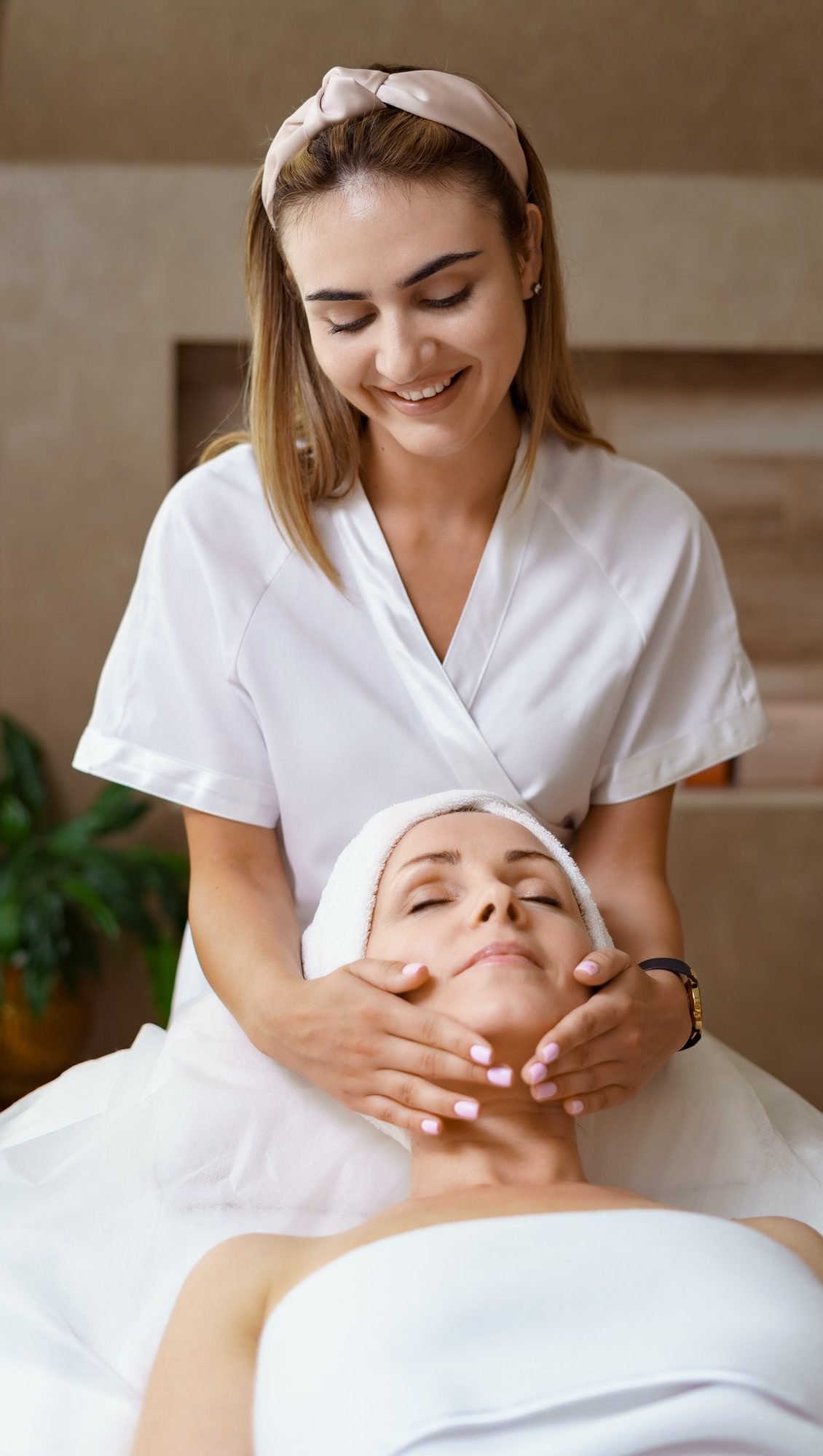 facial-massage-beauty-treatment-2-e1654008498372.jpg facial-massage-beauty-treatment-2-e1654008498372.jpg